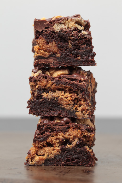 Chocolate Drizzled Peanut Butter Crunch Chocolate Brownies  |  Lemon & Mocha