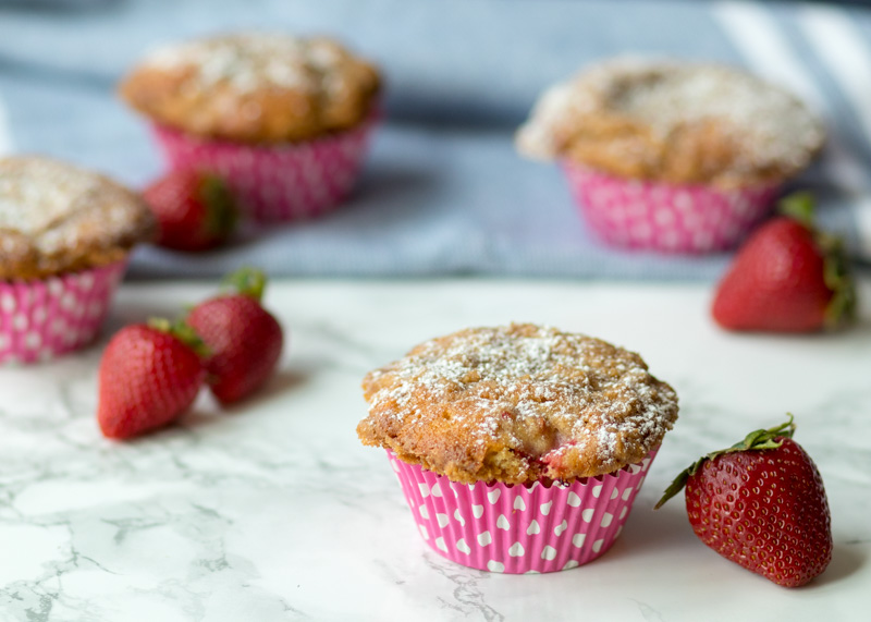 Strawberry Rhubarb Crumble Muffins  |  Lemon & Mocha