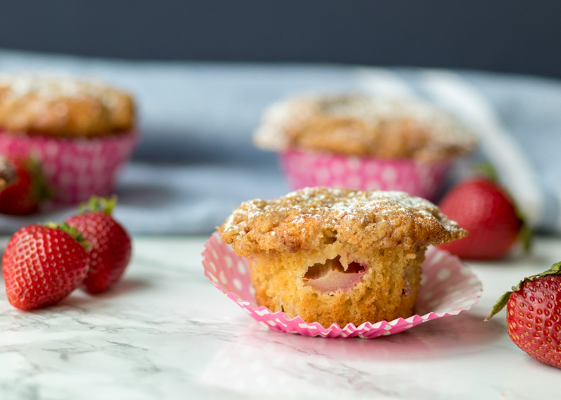Strawberry Rhubarb Crumble Muffins  |  Lemon & Mocha