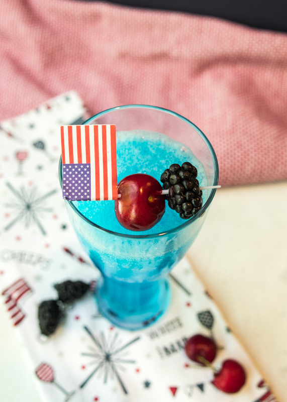 Red, White & Blue Lemonade Slushie Cocktails  |  Lemon & Mocha