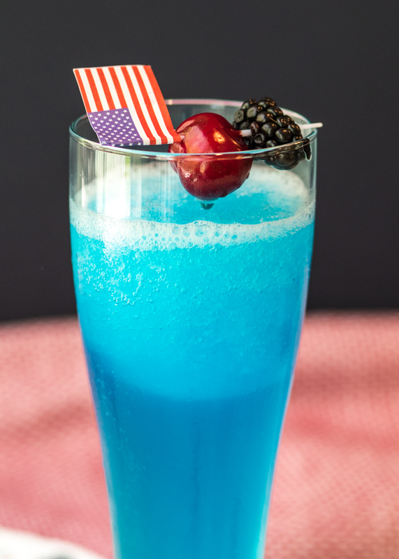 Red, White & Blue Lemonade Slushie Cocktails  |  Lemon & Mocha