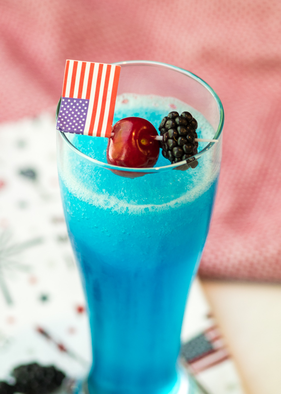 Red, White & Blue Lemonade Slushie Cocktails  |  Lemon & Mocha