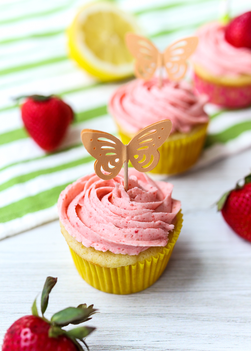 Strawberry Lemonade Cupcakes  |  Lemon & Mocha