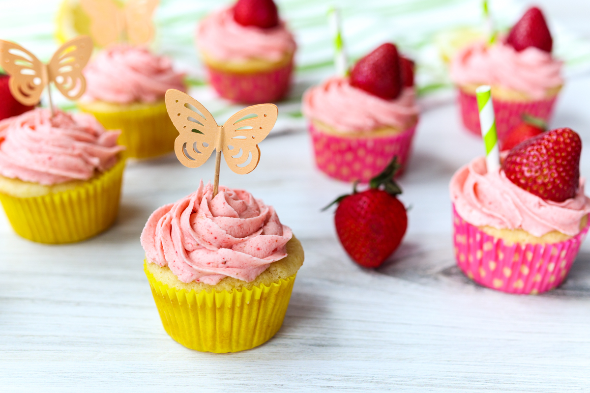 Strawberry Lemonade Cupcakes  |  Lemon & Mocha
