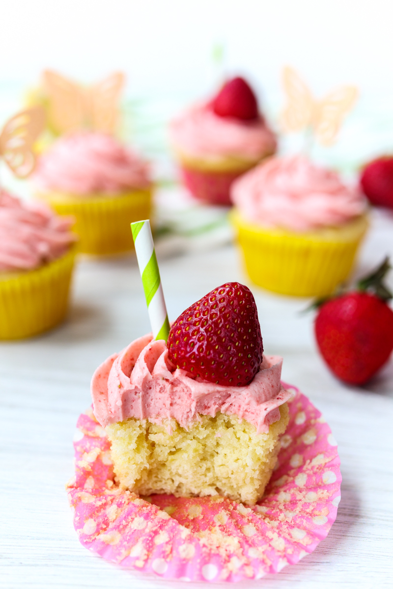 Strawberry Lemonade Cupcakes  |  Lemon & Mocha