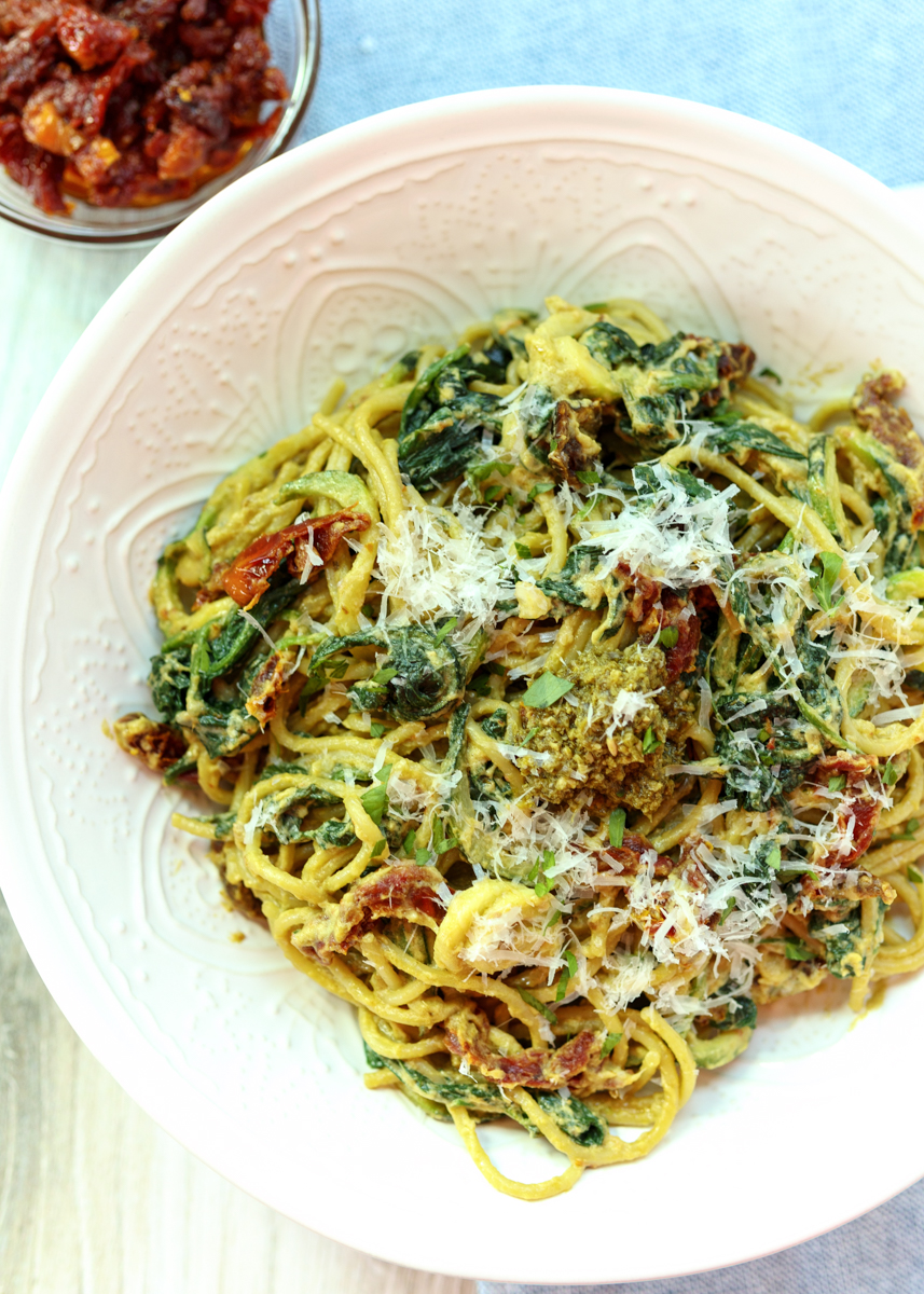 Healthy Creamy Pesto Pasta with Zucchini, Spinach and Sun-dried Tomatoes  |  Lemon & Mocha