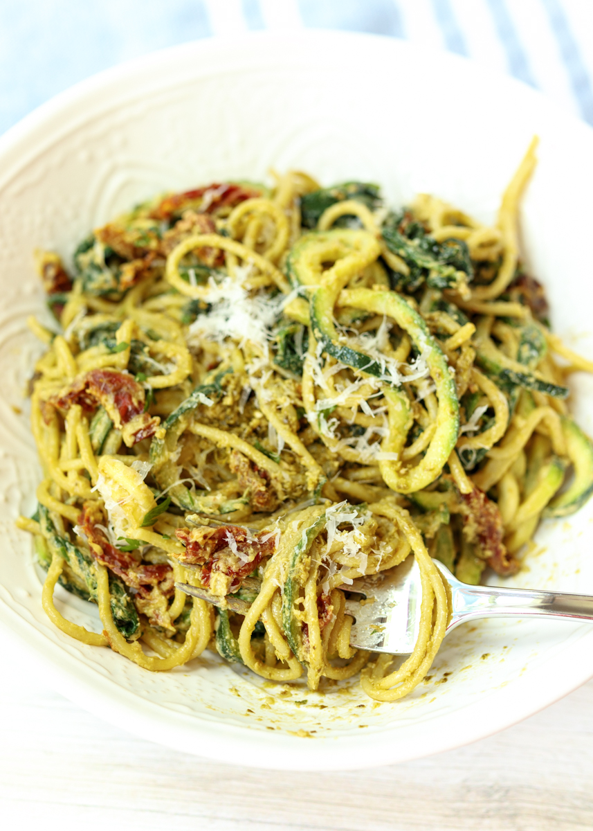 Healthy Creamy Pesto Pasta with Zucchini, Spinach and Sun-dried Tomatoes